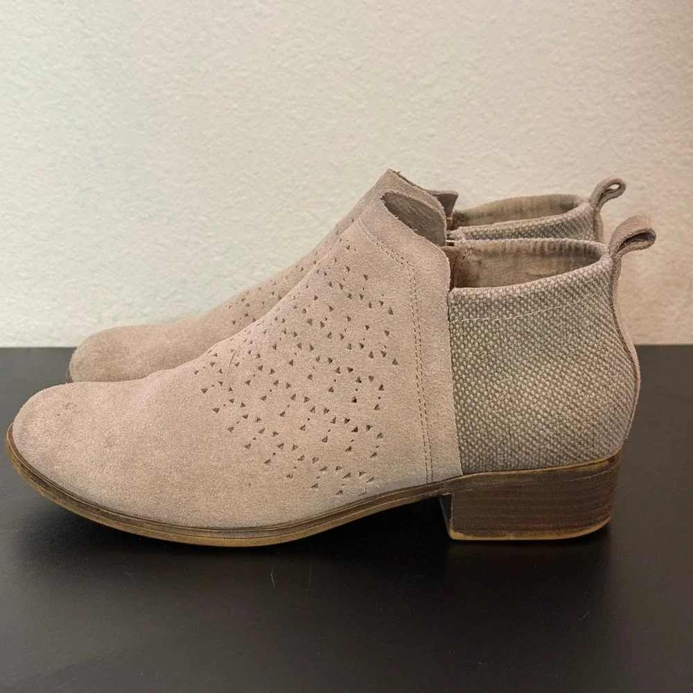 Toms deia suede